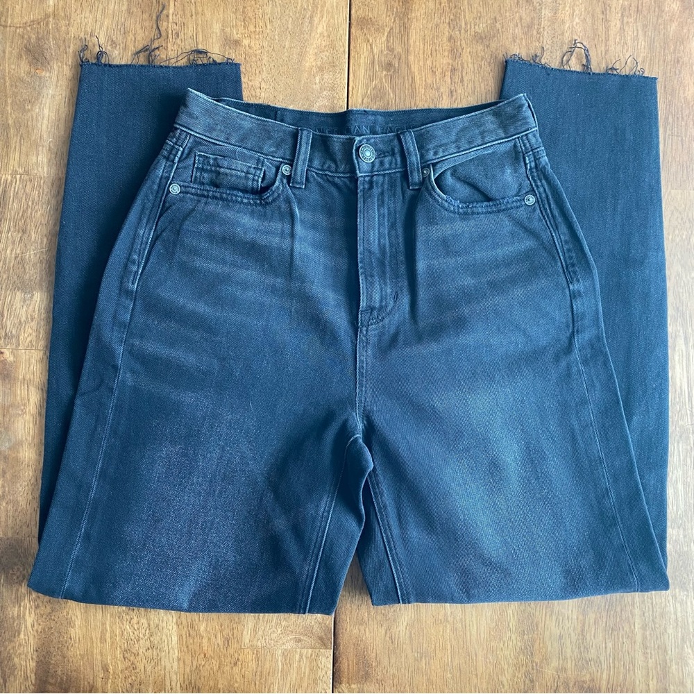 AMERICAN EAGLE RELAXED MOM JEANS